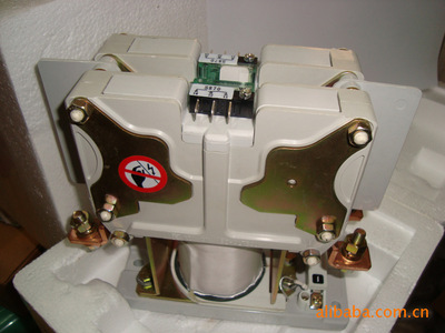 機車專用直流接觸器S296A-3-110V現(xiàn)貨供應及圖片展示——昆明市盤龍區(qū)昌茂五金交電經(jīng)營部